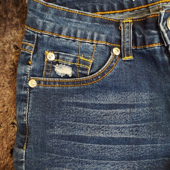 Youth Girls ~ 7 For All Mankind ~ Distressed Jean Shorts 💕 - Picture 5 of 6